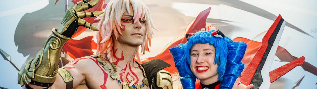 Cosplay stars Taryn and Macoco at the Hoyoverse booth at Manga Comic Con 2025
