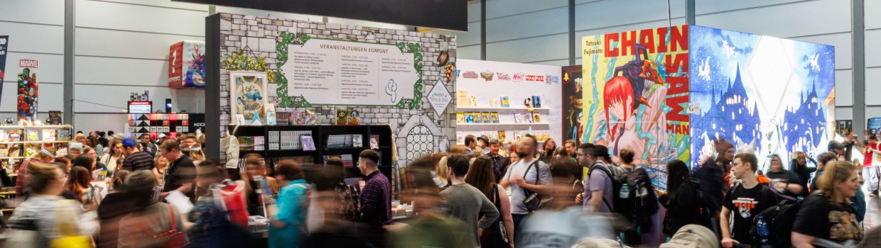 Viele Besucher:innen am Egmont-Manga-Stand auf der Manga Comic Con 2025