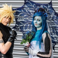 Zwei Cosplayer:innen posieren auf der Manga Comic Con 2025