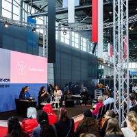 Tancho Award Ankündigung auf der Manga-Comic-Con 2025 in einem Panel mit 4 Teilnehmer:innen im Comicforum Schwarzes Sofa