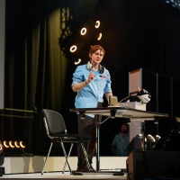 Bühnenperformance während des Leipzig Cosplay Wettbewerbs 2026 auf der Großen Bühne der Manga Comic Con