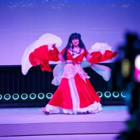 Bühnenperformance während des Leipzig Cosplay Wettbewerbs 2026 auf der Großen Bühne der Manga Comic Con