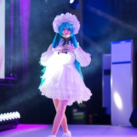 Bühnenperformance während des Leipzig Cosplay Wettbewerbs 2026 auf der Großen Bühne der Manga Comic Con