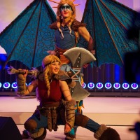 Bühnenperformance während des Leipzig Cosplay Wettbewerbs 2026 auf der Großen Bühne der Manga Comic Con