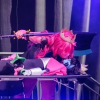 Bühnenperformance während des Leipzig Cosplay Wettbewerbs 2026 auf der Großen Bühne der Manga Comic Con
