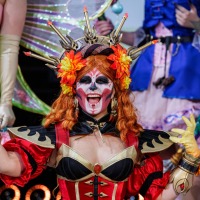 Bühnenperformance während des Leipzig Cosplay Wettbewerbs 2026 auf der Großen Bühne der Manga Comic Con