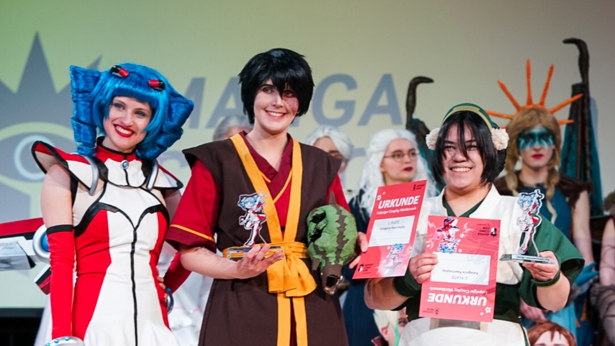 Siegerehrung von Platz 1 "Paar" des Leipzig Cosplay Wettbewerbs 2026 auf der Großen Bühne der Manga Comic Con