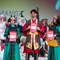 Siegerehrung von Platz 2 "Gruppe" des Leipzig Cosplay Wettbewerbs 2026 auf der Großen Bühne der Manga Comic Con