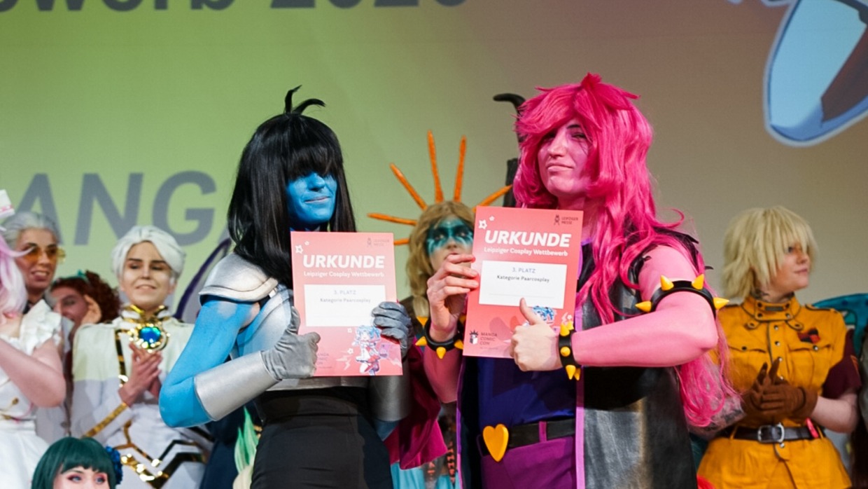 Siegerehrung von Platz 3 "Paar" des Leipzig Cosplay Wettbewerbs 2026 auf der Großen Bühne der Manga Comic Con