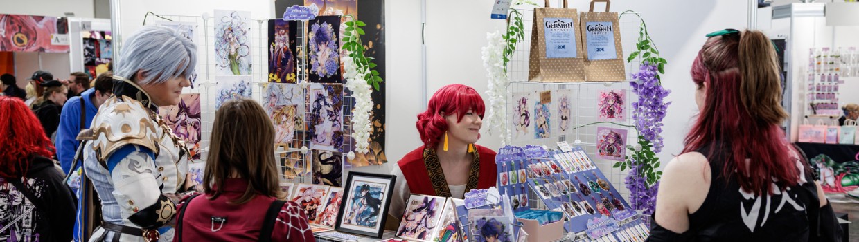 Stand in der New Artist Alley mit Besucher:innen auf der Manga Comic Con 2026