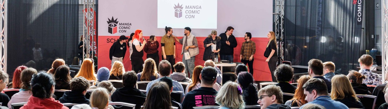 Bühne auf der Manga Comic Con 2026 mit vollbesetztem Publikum